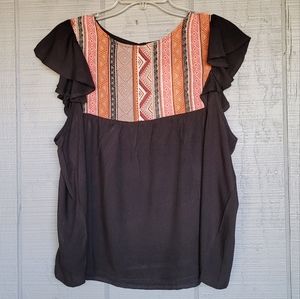 Cinnie Geometric-contrast Top. Size XL